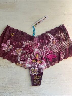 Private Arts cozy lace low rise cheeksters